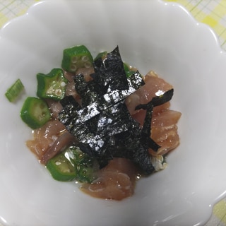 マグロとオクラのめんつゆ海苔和え